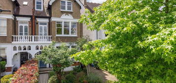 5 bedroom semi-detached house for sale