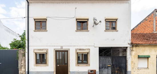 MORADIA T4 +1 com garagem /Espaço exterior em S  João do Campo - Coimb