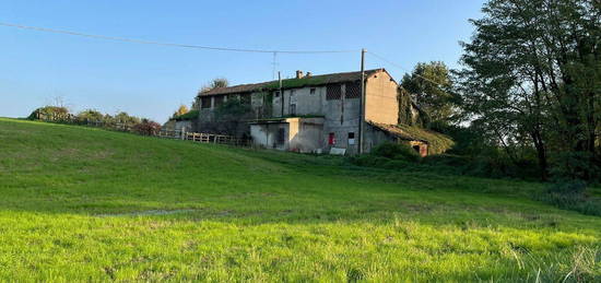 Casale/cascina in vendita a Ticengo