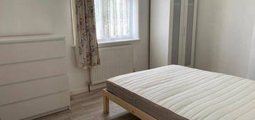 Room to rent in St Helier, London SM4