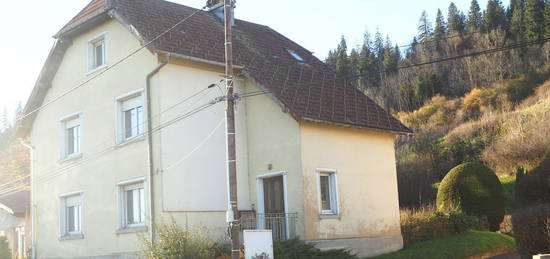 Vaste demeure dotée de plusieurs logements