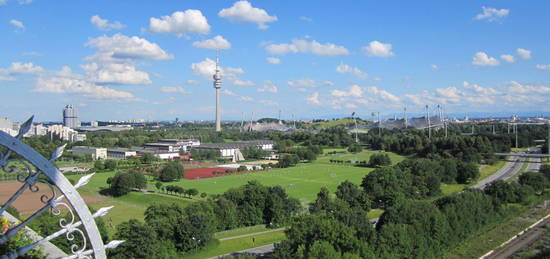 3-Raum-Wohnung mit Balkon und Einbauküche in München Moosach