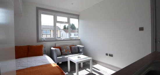 Studio to rent in Harvey Gardens, Loughton IG10