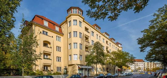 Altbau mit Dielenboden und Balkon in Westend!