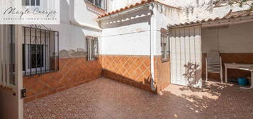 Casa adosada en venta en De la Alhambra, Peligros