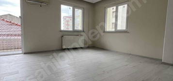 ARMAĞANEVLER KANAAT SOK 2+1 İÇİ YENİLENMİŞ 90 m2 SATILIK DAİRE