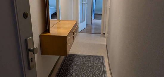 Großer West-Balkon, schöne helle 1-Zimmer-Wohnung mit EBK, möbliert