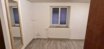 Gemütliche 2 Zimmer (zzgll. Küche & Bad)