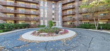 120 Lakeview Dr Apt 122, Bloomingdale, IL 60108