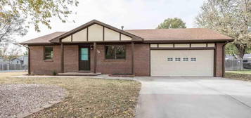 709 Surrey Ln, Maize, KS 67101-9642