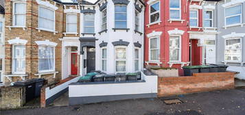 Flat to rent in Duckett Road, London N4