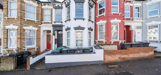 Flat to rent in Duckett Road, London N4