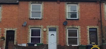 Terraced house to rent in Eagle Road, Guildford GU1