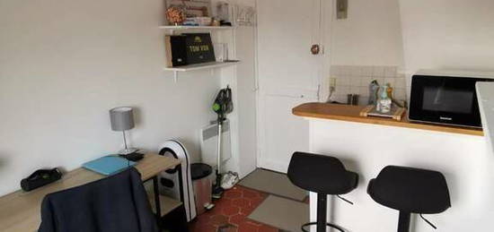 Studio meublé  à louer, 1 pièce, 14 m², Étage 6/–