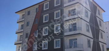 KONUT ER EMLAKTAN SANAYİ ARKASI KİRALIK SIFIR YAPI 2+1 DAİRE