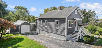 95 Canonicus St, Tiverton, RI 02878