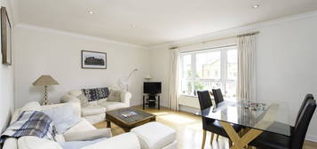 Flat to rent in Malthouse Drive, Chiswick W4