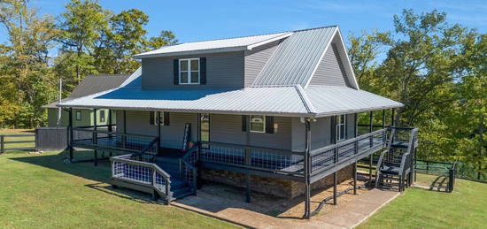 5545 S Main St, Lobelville, TN 37097