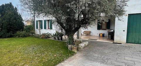 Casa singola con giardino di 1700 mq