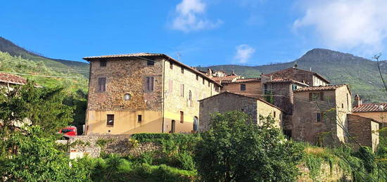 Casale/cascina in vendita in via Venezia di Montemagno, 42