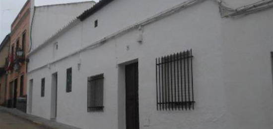 Casa adosada en venta en Bonares