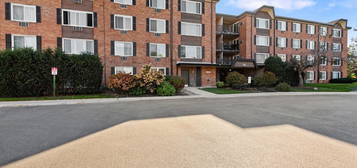 1216 S New Wilke Rd #108, Arlington Heights, IL 60005