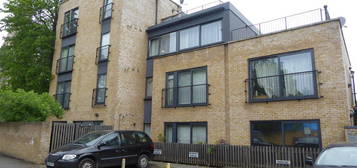 Flat for sale in Bath Road, Hounslow TW4