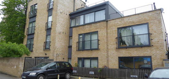 Flat for sale in Bath Road, Hounslow TW4