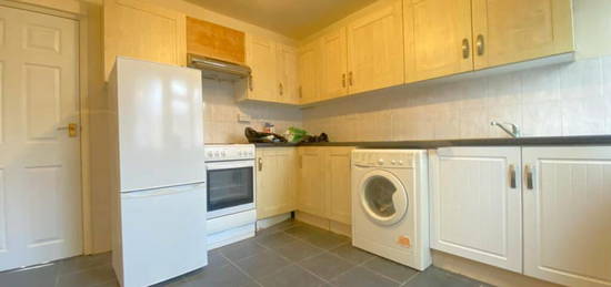 2 bedroom maisonette