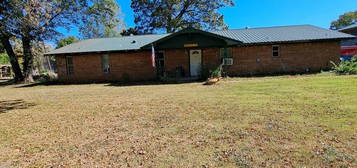 8 N Chickasaw St, Millerton, OK 74750