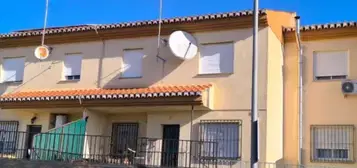 Casa adosada en Avenida de la Vega