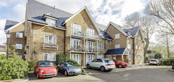 Flat for sale in Thames Close, Hampton TW12