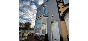 4 bed end terrace house to rent