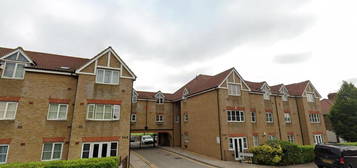 Flat to rent in Madison Court, Great North Way, London NW4