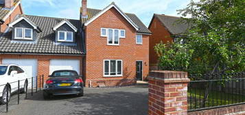 4 bedroom link detached house for sale