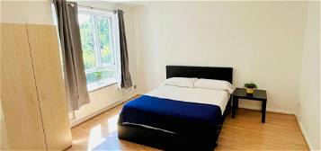 Room to rent in Oswald's Mead, Lindisfarne Way, London E9