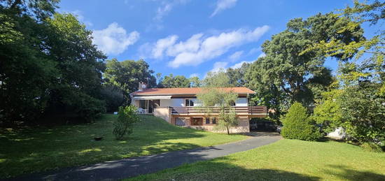 ANGLET Chiberta - Maison T 7  garages , jardin