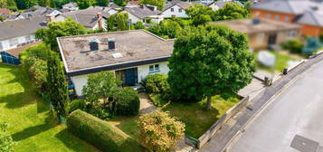 Attraktiver Winkelbungalow mit gepflegtem Garten in Hungen!