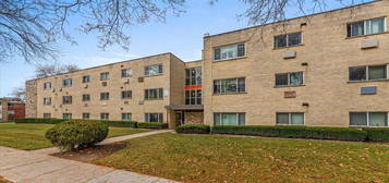 600 McKinley Ave #101, Mundelein, IL 60060