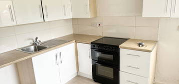 Flat to rent in Flat A, 116A High Street SA11