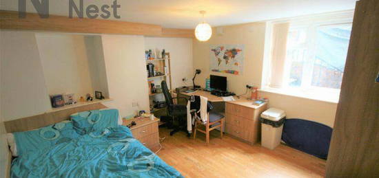 4 bedroom ground floor flat