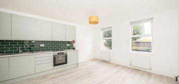 Flat for sale in Wastdale Road, London SE23