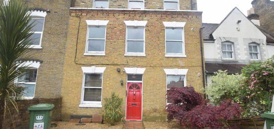 Flat to rent in Kent House Road, London SE26