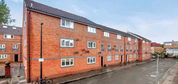 4 bedroom terraced house to rent