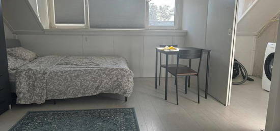 2 person room for rent purmerend noord (€1200)