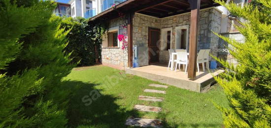 Denize Sıfır Site İçerisinde Kiralık Esyalı 3+1 Bahçeli Daire