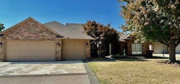 413 Palo Verde Dr, Yukon, OK 73099