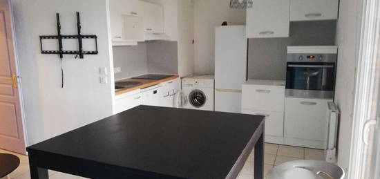 Loue T3 MEUBLE en face gare de Bailleul 650 eur