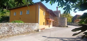 Casa en calle Las Gándaras en Penagos