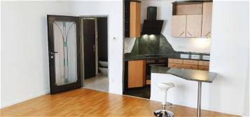 Helle, renovierte 2-Zimmer-Wohnung mit Einbauküche, ideal für Single oder Pärchen, provisionsfrei ab sofort verfügbar